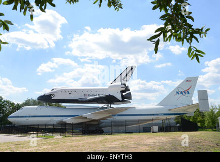 Space Shuttle Unabhängigkeit Replik sitzt jetzt auf der Boeing 747, ein Shuttle Trägerflugzeug im Space Center Houston, Texas, USA. Stockfoto