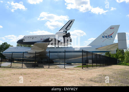 Space Shuttle Unabhängigkeit Replik sitzt jetzt auf der Boeing 747, ein Shuttle Trägerflugzeug im Space Center Houston, Texas, USA. Stockfoto