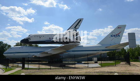 Space Shuttle Unabhängigkeit Replik sitzt jetzt auf der Boeing 747, ein Shuttle Trägerflugzeug im Space Center Houston, Texas, USA. Stockfoto