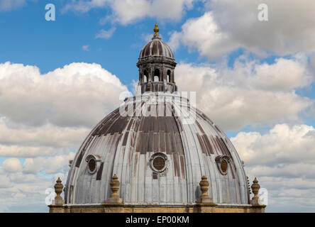 Blick auf die Kuppel des Radcliffe Camera, Universitätsbibliothek, erbaut im Neo-klassizistischen Stil, Oxford, England, Vereinigtes Königreich. Stockfoto