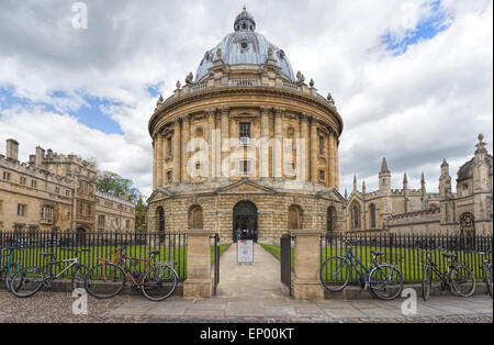 Blick auf die Radcliffe Camera, Brasenose College und All Souls College von Radcliffe Square, Oxford, England, Vereinigtes Königreich. Stockfoto