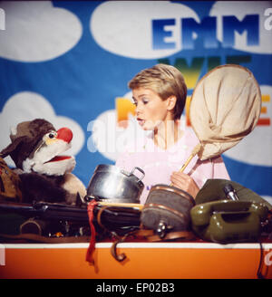 EMM Wie Meikel, Kinderserie 1975-1978, Meikel Katzengreis Mit Moderatorin Hanni Vanhaiden. Stockfoto