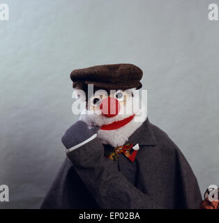 EMM Wie Meikel, Kinderserie 1975-1978, Meikel Katzengreis Im Mantel. Stockfoto