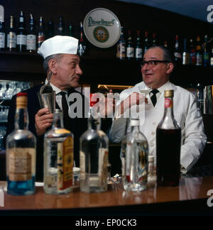 Die Unverbesserlichen, Deutschland 1971, Regie: Claus Peter Witt, Monia: Joseph Offenbach Spielt Den Barkeeper sind Eine Stockfoto