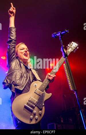 Somerset, Wisconsin, USA. 9. Mai 2015. Musiker LZZY HALE von Halestorm führt live auf der Bühne beim ersten nördlichen Invasion Music Festival "Weltweit lautesten Monat" im Somerset Amphitheater in Somerset, Wisconsin © Daniel DeSlover/ZUMA Draht/Alamy Live News Stockfoto