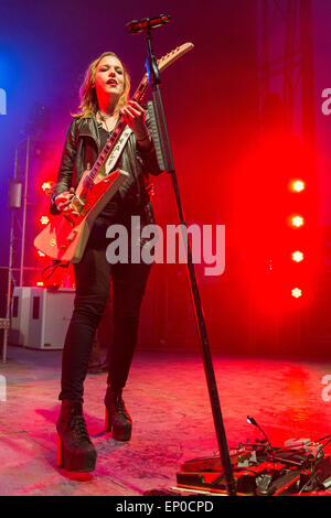 Somerset, Wisconsin, USA. 9. Mai 2015. Musiker LZZY HALE von Halestorm führt live auf der Bühne beim ersten nördlichen Invasion Music Festival "Weltweit lautesten Monat" im Somerset Amphitheater in Somerset, Wisconsin © Daniel DeSlover/ZUMA Draht/Alamy Live News Stockfoto