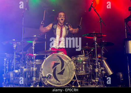 Somerset, Wisconsin, USA. 9. Mai 2015. Schlagzeuger AREJAY HALE von Halestorm führt live auf der Bühne beim ersten nördlichen Invasion Music Festival "Weltweit lautesten Monat" im Somerset Amphitheater in Somerset, Wisconsin © Daniel DeSlover/ZUMA Draht/Alamy Live News Stockfoto