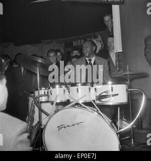 Der Amerikanische Jazzmusiker Und Schlagzeuger Lionel Hampton in Aktion, 30. November 1956. Amerikanischer Jazzmusiker Lionel Hampt Stockfoto