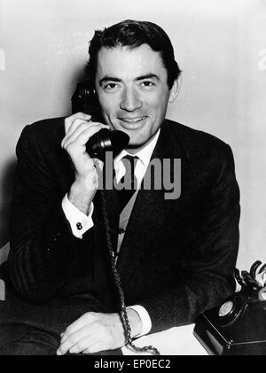 Der Amerikanische Schauspieler Gregory Peck bin Telefon, 1950er Jahre. Amerikanische Schauspieler Gregory Peck auf dem Handy, 1950er Jahre. Stockfoto