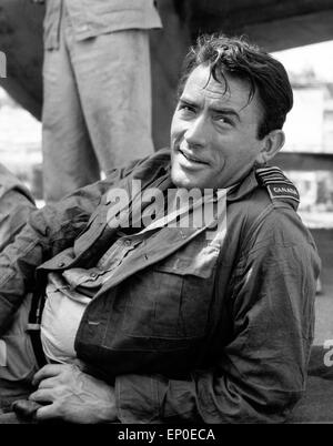 Der Amerikanische Schauspieler Gregory Peck Studienabschnitte Einer Drehpause Zum Film "Flammen Über sind", 1954. US-amerikanischer Schauspieler Gregor Stockfoto