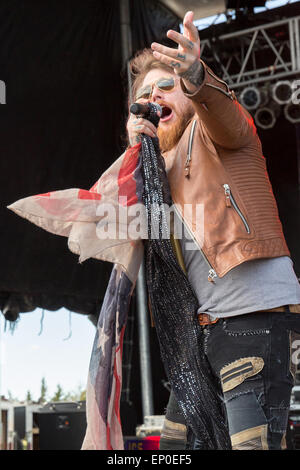 Somerset, Wisconsin, USA. 9. Mai 2015. Sänger DANNY WORSNOP wir sind Hure führt live auf der Bühne beim ersten nördlichen Invasion Music Festival "Weltweit lautesten Monat" im Somerset Amphitheater in Somerset, Wisconsin © Daniel DeSlover/ZUMA Draht/Alamy Live News Stockfoto