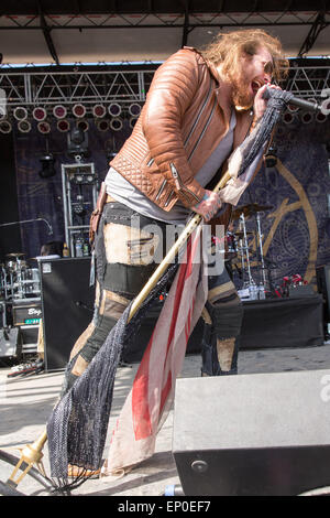 Somerset, Wisconsin, USA. 9. Mai 2015. Sänger DANNY WORSNOP wir sind Hure führt live auf der Bühne beim ersten nördlichen Invasion Music Festival "Weltweit lautesten Monat" im Somerset Amphitheater in Somerset, Wisconsin © Daniel DeSlover/ZUMA Draht/Alamy Live News Stockfoto