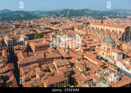 Bologna, Emilia-Romagna, Italien. Überblick über das historische Zentrum der Stadt. Stockfoto