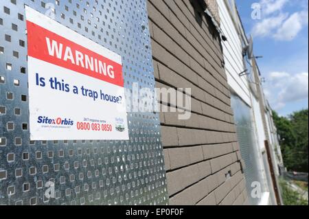 Verlassene und leere Häuser auf dem Scowerdon Anwesen in Sheffield, Vereinigtes Königreich. Stockfoto