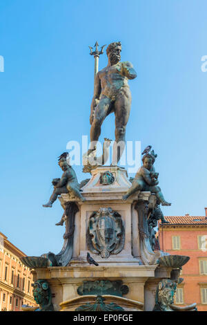 Bologna, Emilia-Romagna, Italien. Fontana di Nettuno, oder Neptun Brunnen auf der Piazza del Nettuno. Der Brunnen stammt aus der Mitte des Stockfoto