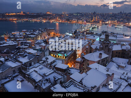 Eminonu von Galata-Turm im winter Stockfoto