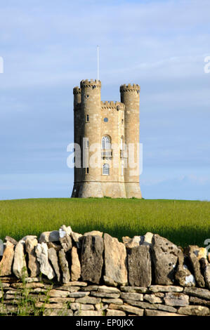 Historic Broadway Tower Torheit in der Nähe von Broadway in den Cotswolds Worcestershire England UK GB Europa Stockfoto