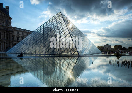 Pyramide im Museum Louvre Paris Il de Paris Frankreich Europa Stockfoto