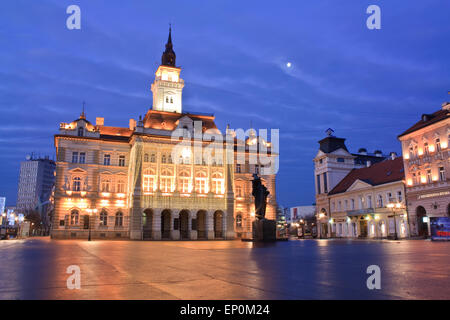 Novi Sad Rathaus im Morgengrauen Stockfoto