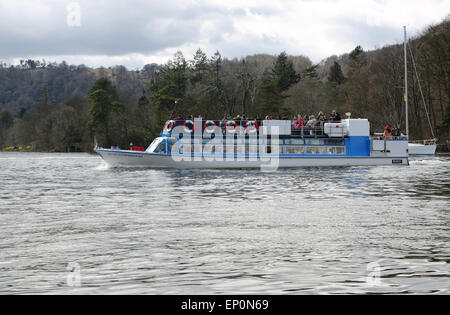 Fähre in Windermere Lake in Lake District, Großbritannien Stockfoto