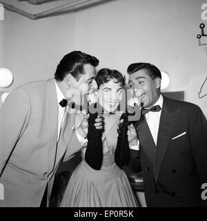 Deutschen Schlagersänger Rita Paul, Bully Buhlan und Gerhard Wendland bilden ein wunderbares Trio, Kiel 1954. Deutsche Schlage Stockfoto