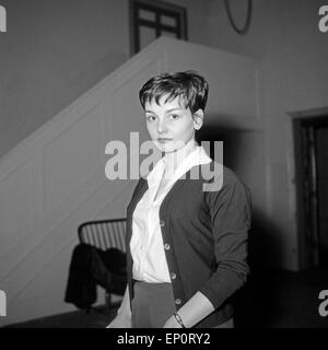 Ingrid Andree Beim Theaterstück "Der Erste Frühlingstag", Hamburg 1956. Eine Schauspielerin in dem Stück "Der Erste Fruehlingstag". Stockfoto