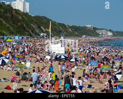 Belebten Strand von Bournemouth heißen britischen Sommer Stockfoto