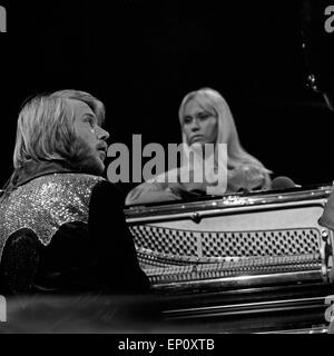 Agnetha Fältskog Und Björn Ulvaeus von der Schwedischen Popgruppe ABBA, 1970er Jahre Deutschland. Agnetha Faeltskog und Bjoern U Stockfoto