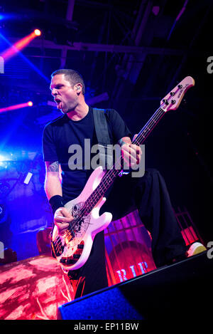 Toronto, Ontario, Kanada. 12. Mai 2015. Dänische Metal-Band Volbeat bei General Motors Centre in Oshawa, Kanada durchgeführt. Bandmitglieder: MICHAEL POULSEN, ANDERS KJÃ˜LHOLM, JON LARSEN, ROB PFERDESCHMUCK Credit: Igor Vidyashev/ZUMA Draht/Alamy Live News Stockfoto