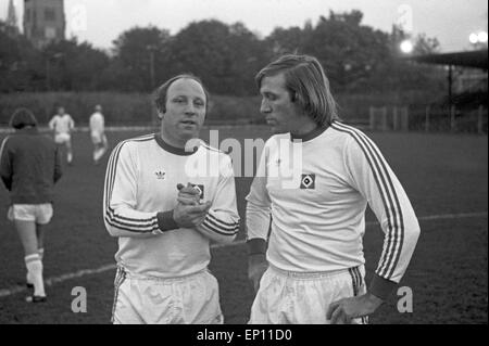 Deutschen Fußballer Günter Netzer und Uwe Seeler beim Altherrenspiel HSV gegen Hessen Kassel in Hamburg, Deutschland Ende 19. Stockfoto