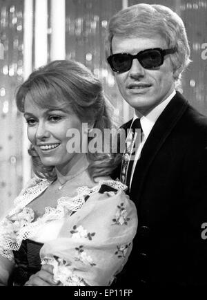 Der Deutsche Sänger Heino Mit Seiner Frau Hannelore, 1970er Jahre Deutschland. Deutsche Sänger Heino mit seiner Frau Hannelore, Ger Stockfoto