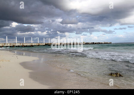 Strand in Playa del Carmen vor Sturm Stockfoto