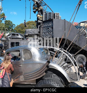 Sydney, Australien. 13. Mai 2015. Mad Max-Fury Road kam nach Sydney für die Filmpremiere und setzen auf eine Promo am circular quay Stockfoto