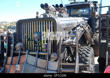 Sydney, Australien. 13. Mai 2015. Mad Max-Fury Road kam nach Sydney für die Filmpremiere und setzen auf eine Promo am circular quay Stockfoto