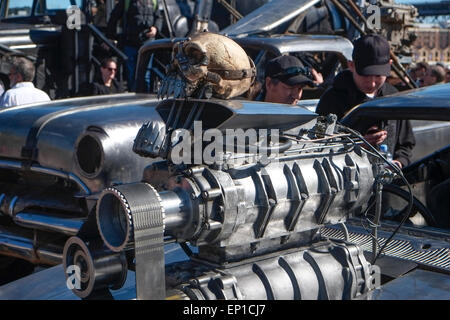 Sydney, Australien. 13. Mai 2015. Mad Max-Fury Road kam nach Sydney für die Filmpremiere und setzen auf eine Promo am circular quay Stockfoto