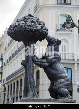 Bär-Statue und die Madrono Baum das Symbol von Madrid in Sol Platz Puerta del Sol, Madrid, Spanien Stockfoto