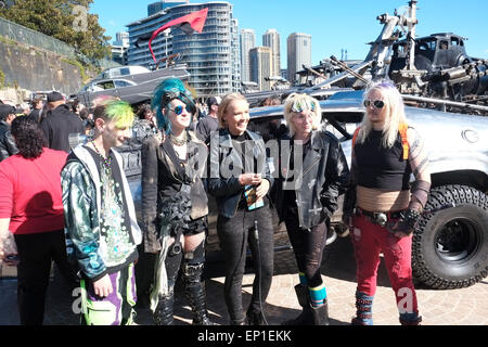 Sydney, Australien. 13. Mai 2015. Mad Max-Fury Road kam nach Sydney für die Filmpremiere und setzen auf eine Promo am circular quay Stockfoto