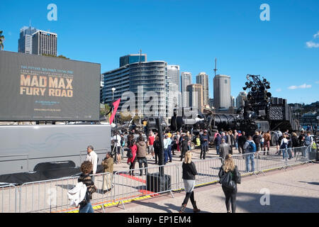 Sydney, Australien. 13. Mai 2015. Mad Max-Fury Road kam nach Sydney für die Filmpremiere und setzen auf eine Promo am circular quay Stockfoto