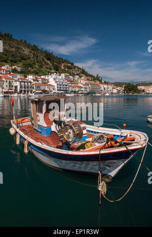 Boote in den Hafen von Gythio in Griechenland Stockfoto