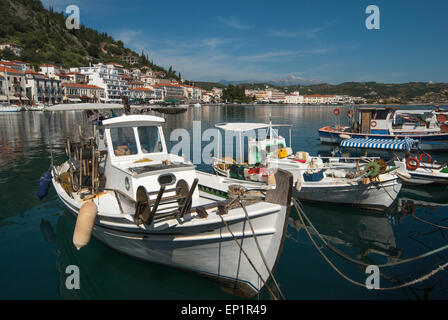 Boote in den Hafen von Gythio in Griechenland Stockfoto