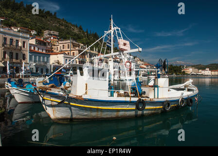 Boote in den Hafen von Gythio in Griechenland Stockfoto