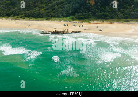 Luftbild von der Maheno Schiffswrack, das an den Strand gespült wurde auf Fraser Island durch einen Zyklon im Jahre 1935, Fraser Island, Queensland, Australien Stockfoto