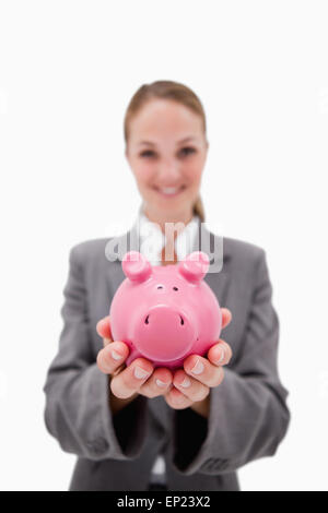 Sparschwein mit einem Lächeln Bankangestellter angeboten werden Stockfoto