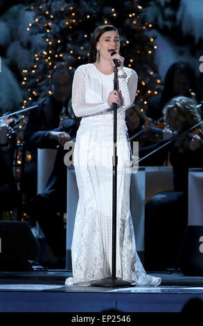 2014 CMA Country Christmas in der Bridgestone Arena - Performances mit: Idina Menzel wo: Nashville, Tennessee, Vereinigte Staaten, wann: 8. November 2014 Kredit: Judy Eddy/WENN.com Stockfoto