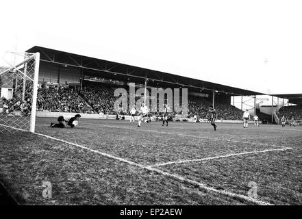 Neuer Stand auf der Valley-Parade, Heimat von Bradford City FC ist mit ein Exhibition-Match gegen ein England internationale XI, 14. Dezember 1986 wiedereröffnet. Stockfoto