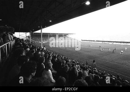 Neuer Stand auf der Valley-Parade, Heimat von Bradford City FC ist mit ein Exhibition-Match gegen ein England internationale XI, 14. Dezember 1986 wiedereröffnet. Stockfoto