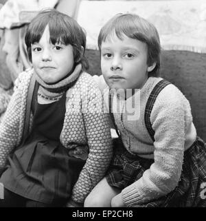 Susan Cornish (l) und Cindy Hellpe (r), Kinder, die von Norma Bell und Mary Bell, angegriffen wurden abgebildet 18. Dezember 1968. Stockfoto