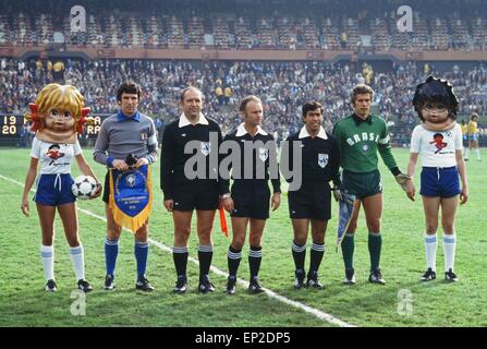 Brasilien / Italien, dritter Stelle übereinstimmen, 1978 FIFA World Cup, Estadio Monumental, Buenos Aires, Argentinien, 24. Juni 1978. Endstand: Brasilien 2: 1 Italien. Dino ZOFF (GK)(C) LEAO (GK)(C) Schiedsrichter - Abraham KLEIN (ISR). Schiedsrichterassistent 1 - Alfonso GONZALEZ ARCHUNDIA (MEX). Schiedsrichterassistent 2 - Károly PALOTAI (HUN) Stockfoto