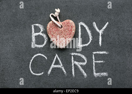 Körper Pflege Satz handschriftlich auf Tafel mit Herzsymbol hergestellt aus Bimsstein Stockfoto