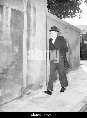 W A Fearnley-Whittingstall QC, Lord Montagu Counsel bei Winchester Crown Court, 17. März 1954. Stockfoto